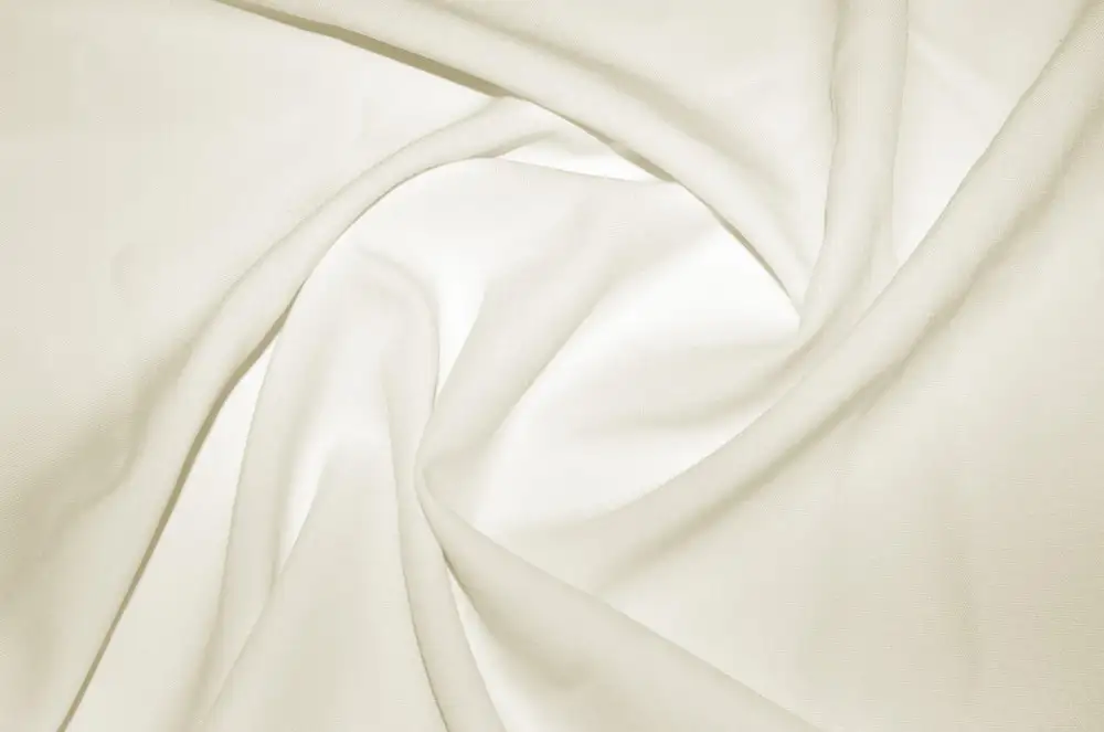 Hochwertiger blickdichter Hussenstoff – 100% Polyester (70 Meter) – Creme Hochwertiger blickdichter Hussenstoff – 100% Polyester (70 Meter) – Creme